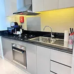 Luxe Dubai Downtown Apartment With Pool & Canal View-Damac Prive