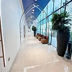 Luxe Dubai Downtown Apartment With Pool & Canal View-Damac Prive