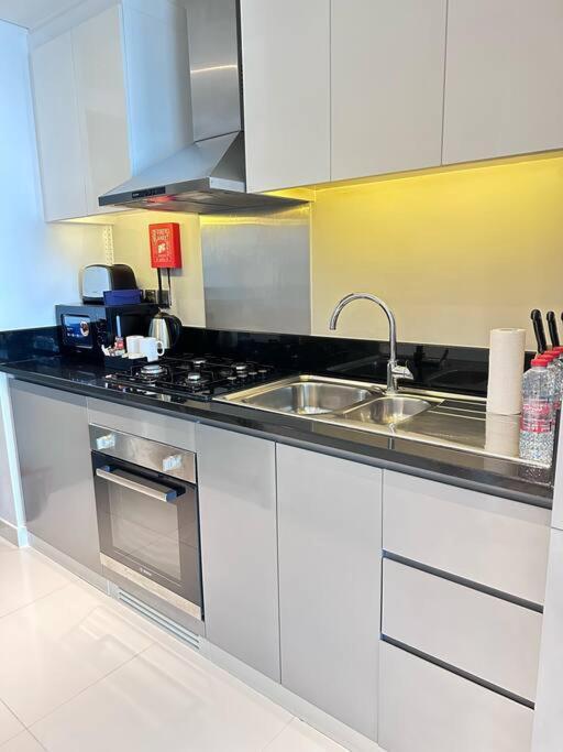 Luxe Downtown With Pool & Canal View-damac Prive Apartment *